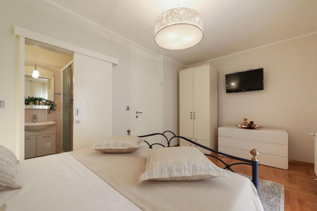 Postel nebo postele na pokoji v ubytování Villa Bella ZadarVillas