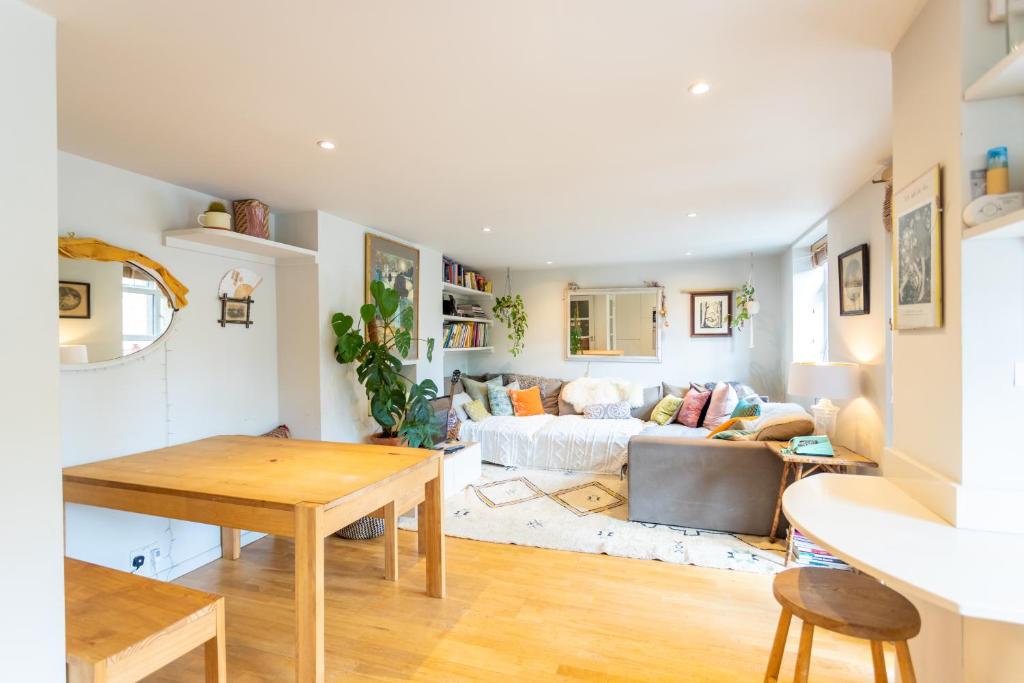 Charming 2 Bed Flat in Notting Hill for 4 people