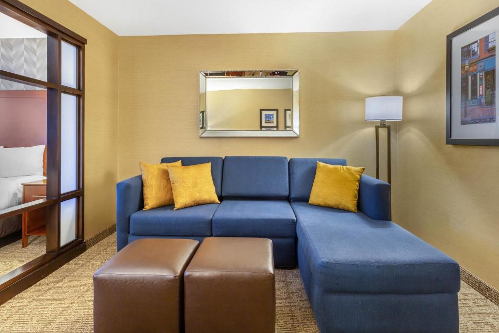 Comfort Inn & Suites Logan International Airport - 