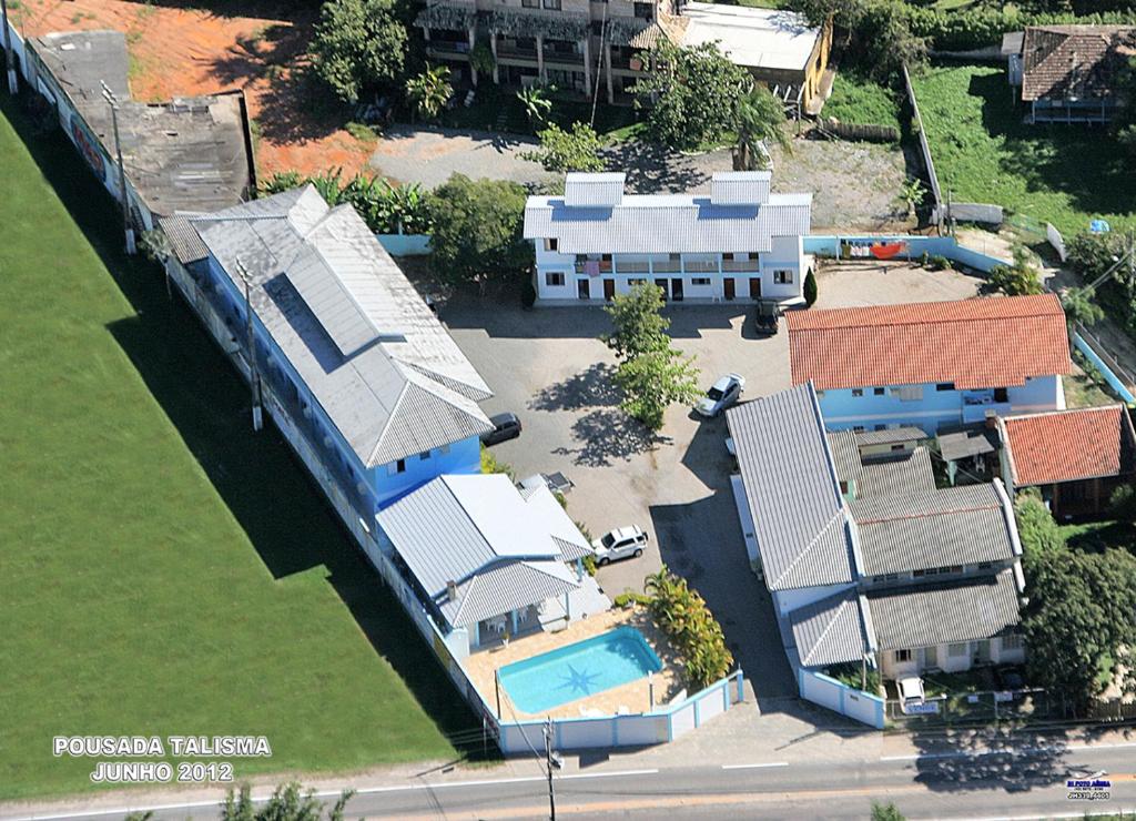 an aerial view of a house with a swimming pool at Pousada Talismã in Florianópolis