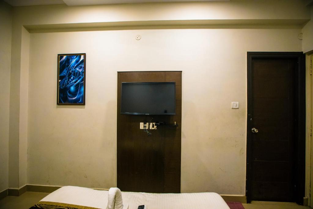 Postel nebo postele na pokoji v ubytování Orion Residency Hotel Near Chennai Central Railway Station