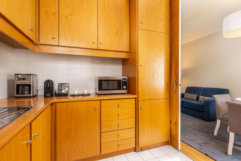 YOUROPO - Clerigos - 9