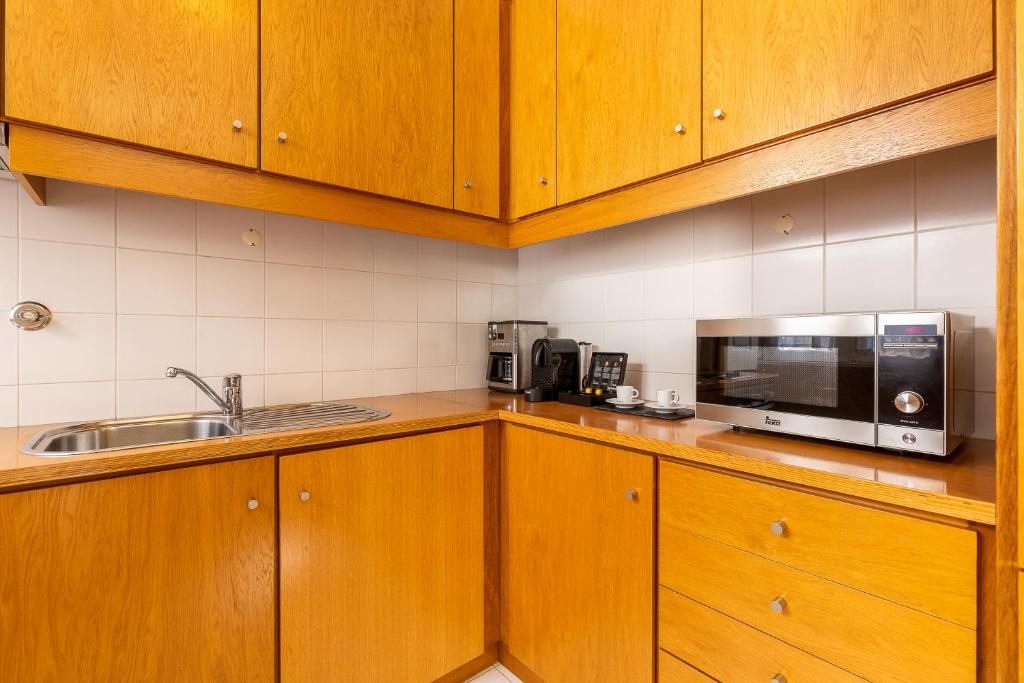 YOUROPO - Clerigos - 3