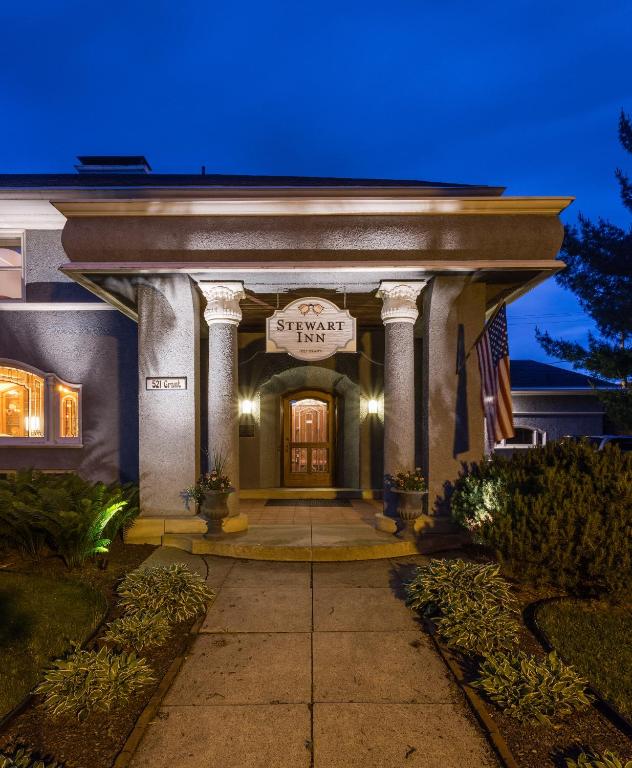 Η πρόσοψη ή η είσοδος του Stewart Inn