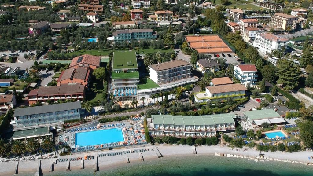 Bazén v ubytovaní Hotel Ideal alebo v jeho blízkosti