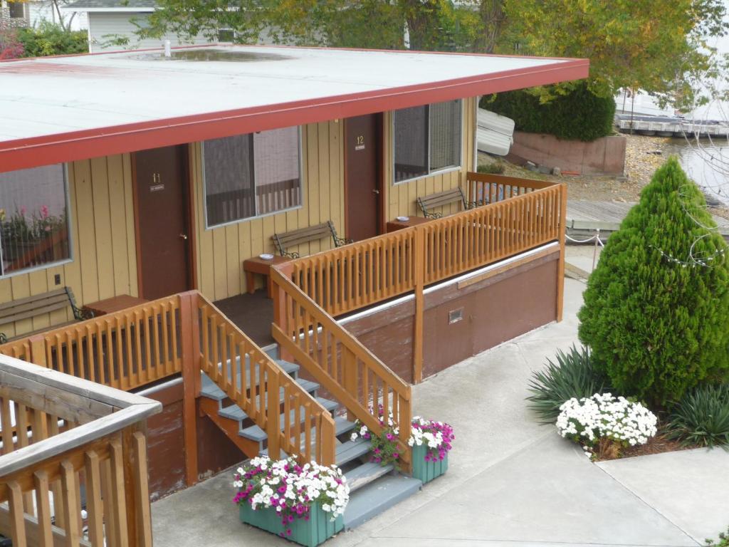 a building with benches and flowers in front of it at Sun Beach Motel in Osoyoos