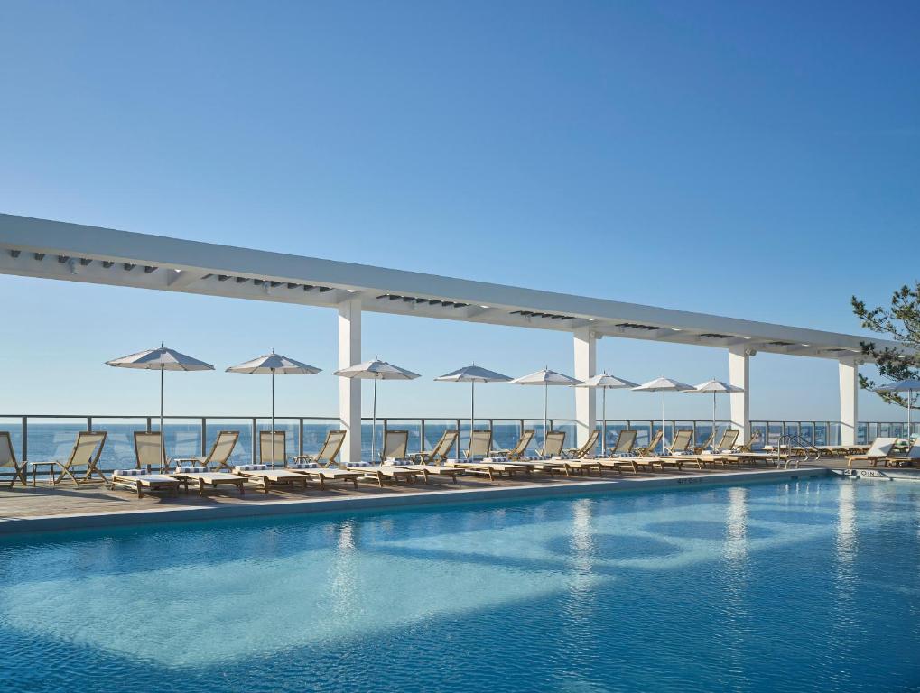 Bazén v ubytování Asbury Ocean Club Hotel nebo v jeho okolí