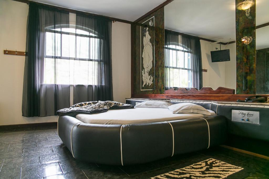  Motel Play Love