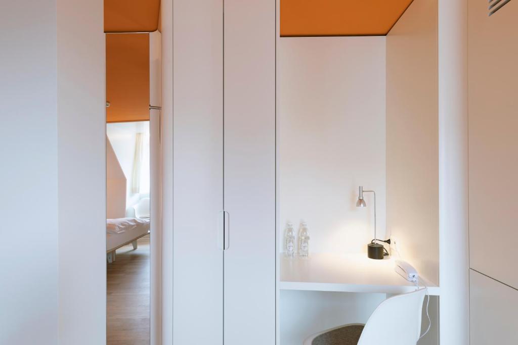 Postel nebo postele na pokoji v ubytování Hotel Dom - das Hotel mit dem Integrationskonzept