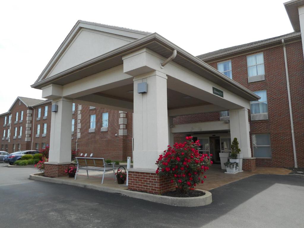 a building with a shelter in a parking lot at Holiday Inn Express Fairfield, an IHG Hotel in Fairfield