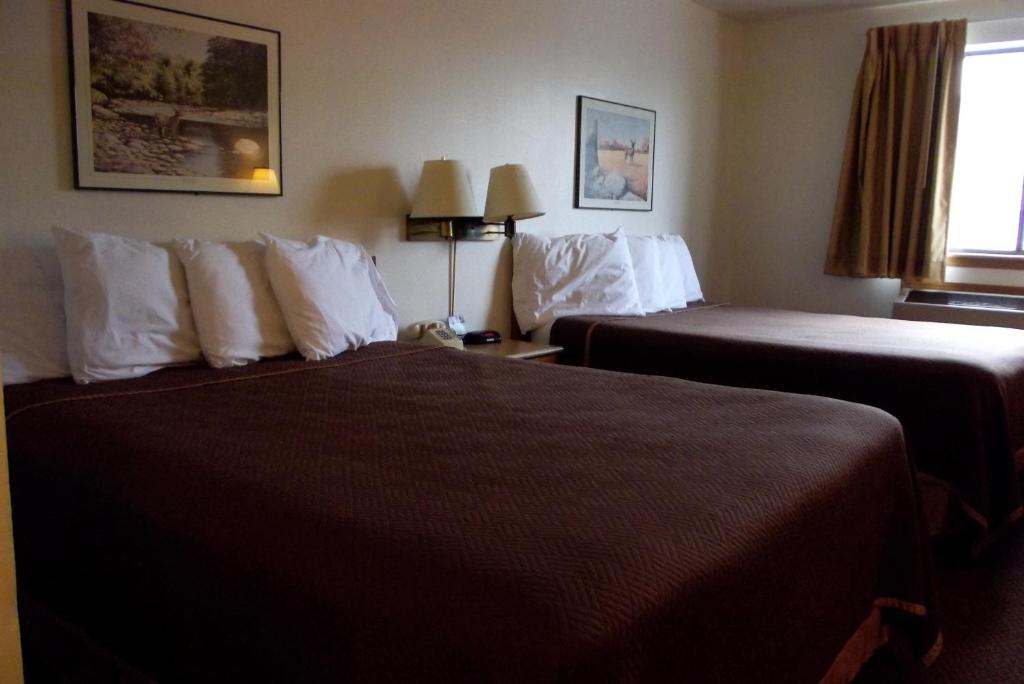 Postel nebo postele na pokoji v ubytování Travelodge by Wyndham Elko NV