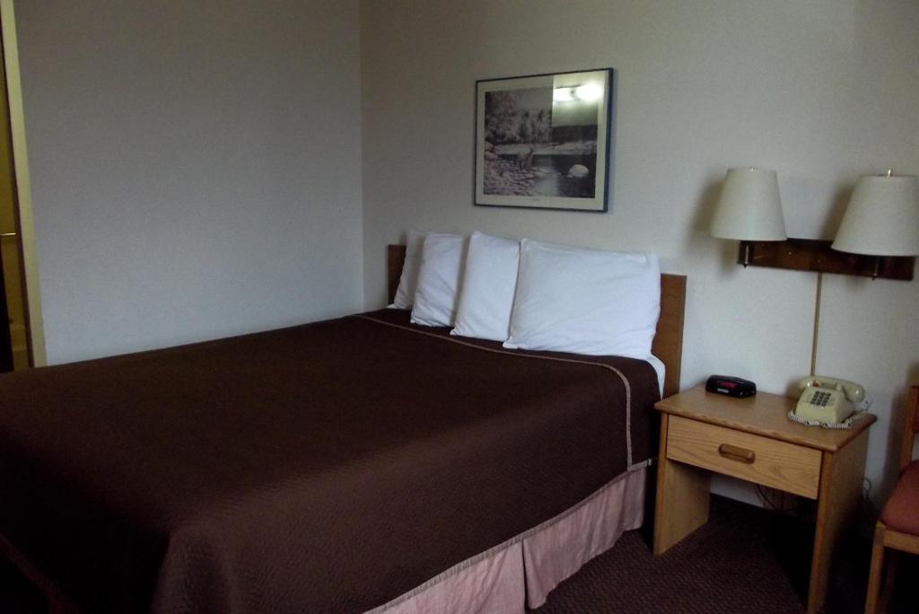 Postel nebo postele na pokoji v ubytování Travelodge by Wyndham Elko NV