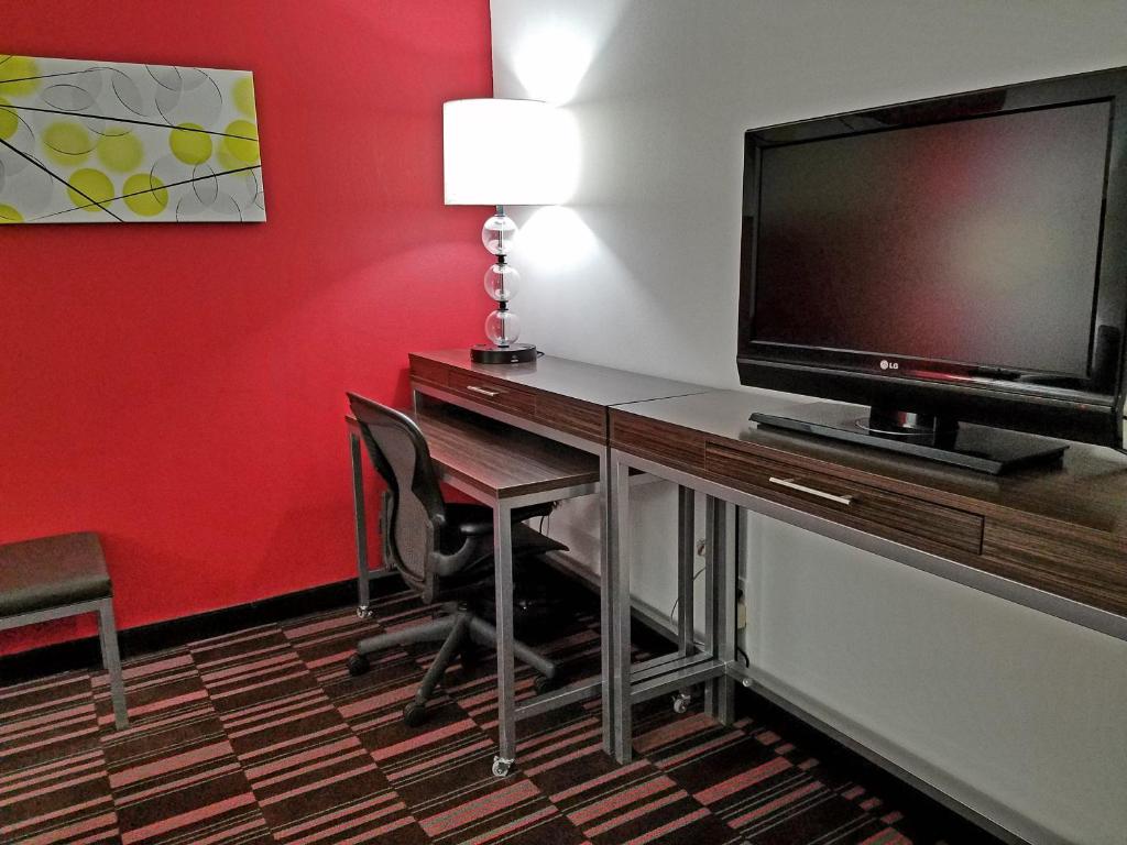 Holiday Inn Irving Las Colinas, an IHG Hotel - Suite D'une Chambre Avec Deux Lits Queen Et Balcon