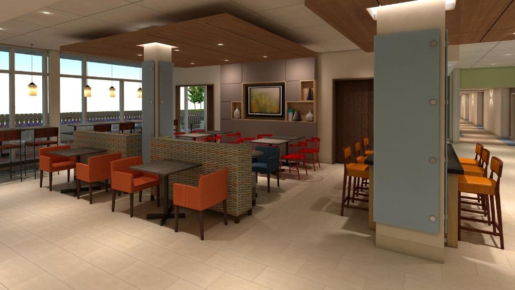 a dining area with tables and chairs in a restaurant at Holiday Inn Express & Suites - Columbia City by IHG in Columbia City