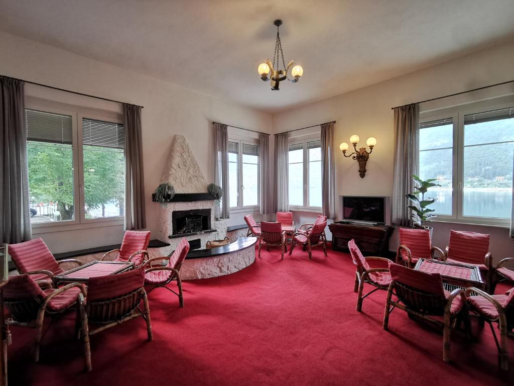 TV a/nebo společenská místnost v ubytování Lago Park Hotel