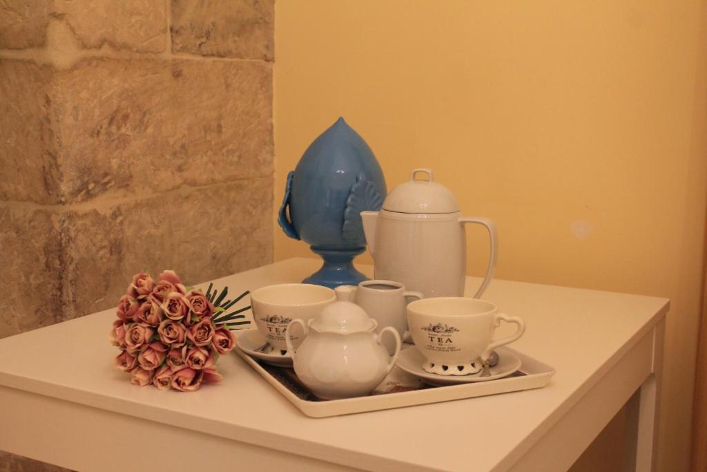 Coffee and tea making facilities at Arco Suite