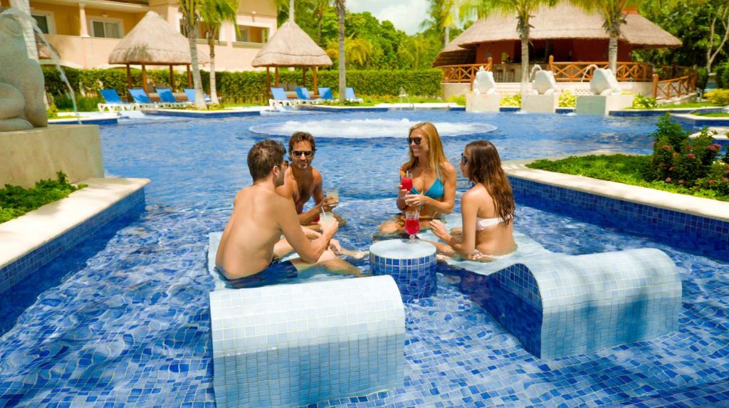 Bazén v ubytování Barceló Maya Colonial - All Inclusive nebo v jeho okolí