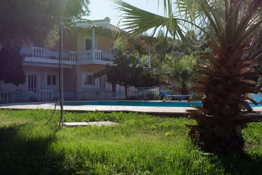 Vonkajšia záhrada v ubytovaní Doroufi Inn