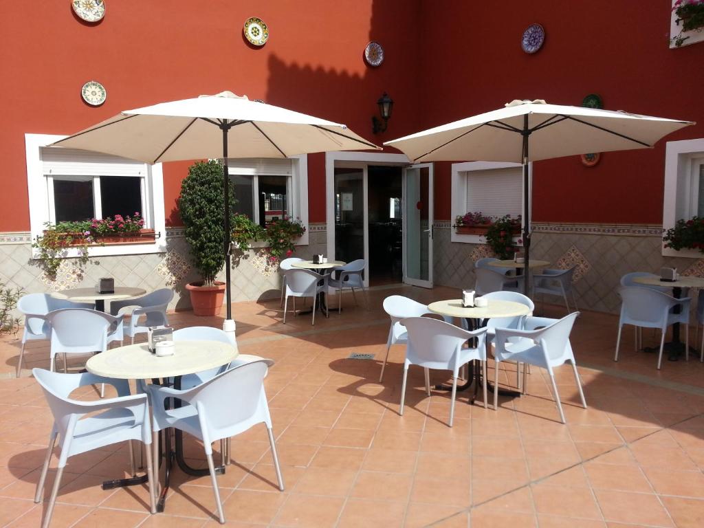 Un restaurante o sitio para comer en Hotel Romerito