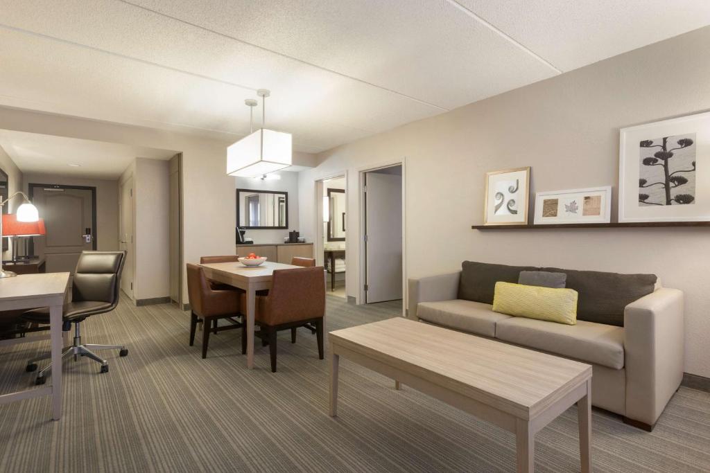 Country Inn & Suites by Radisson, Bloomington at Mall of America, MN photo