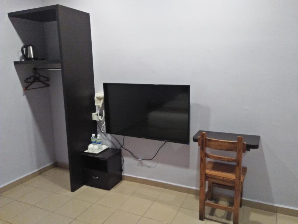 TV a/nebo společenská místnost v ubytování TIONG HUA HOTEL
