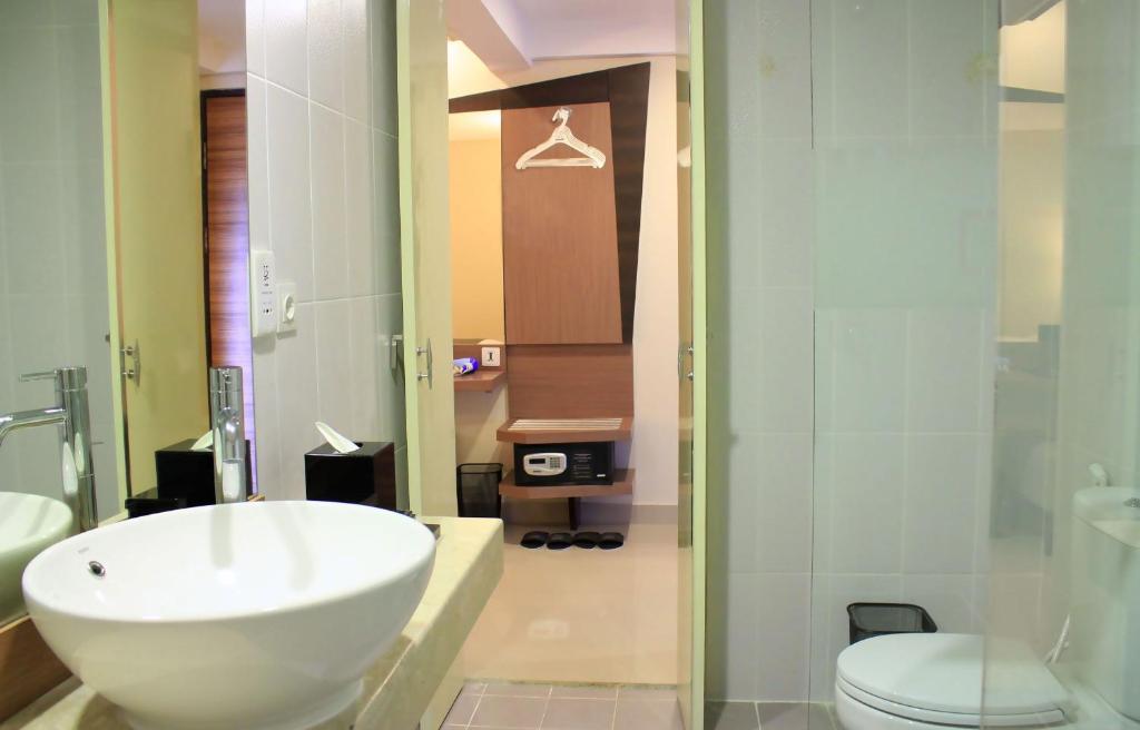 Koupelna v ubytování Hotel Neo - Kuta, Jelantik