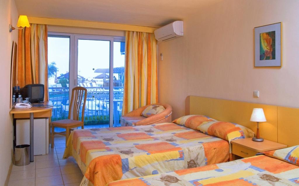 Double or Twin Room (2 Adults + 2 Children)