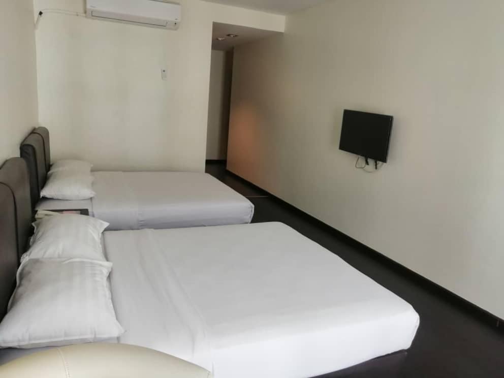 Postel nebo postele na pokoji v ubytování Manja Hotel
