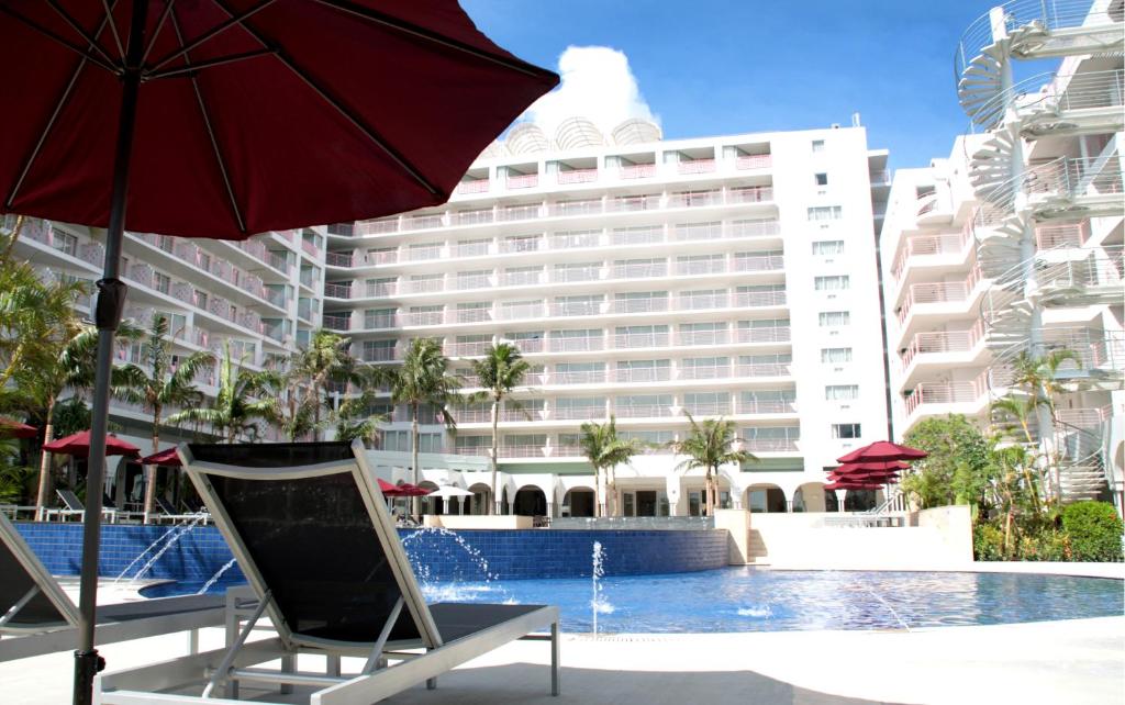 Bazén v ubytování Hotel Mahaina Wellness Resorts Okinawa nebo v jeho okolí