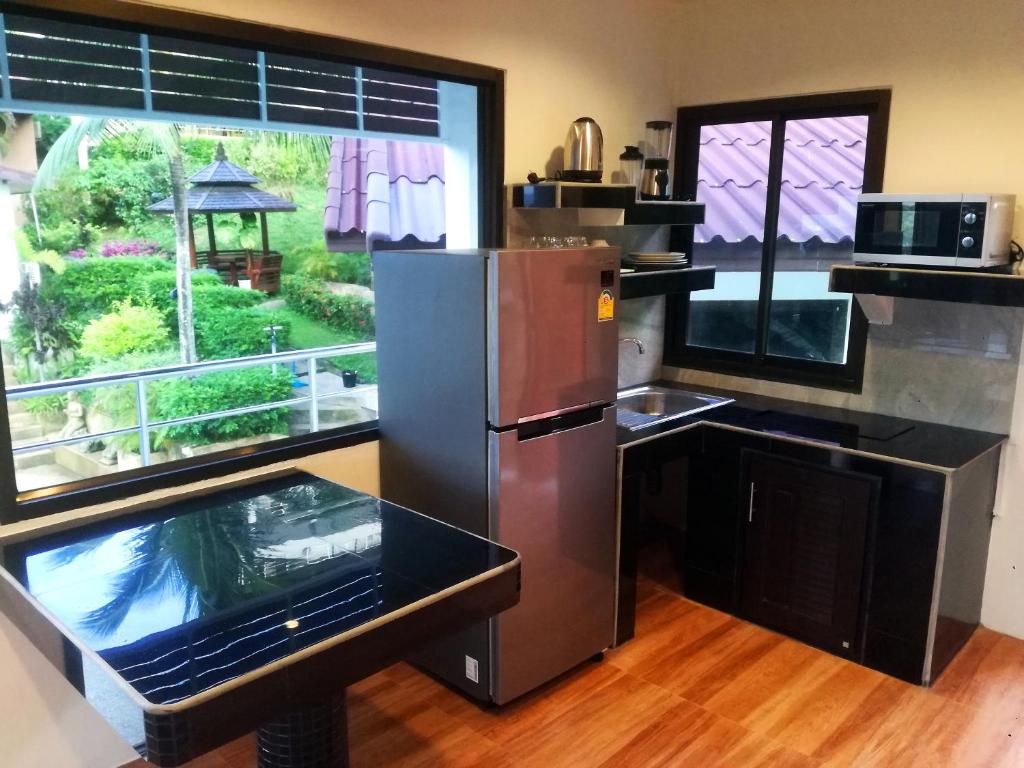 Kuchyň nebo kuchyňský kout v ubytování Koh Samui Palm View Villa