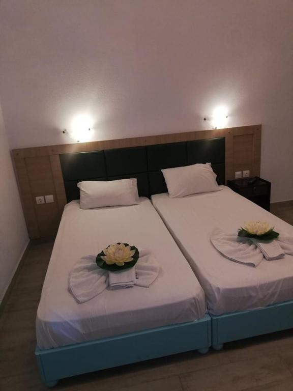 Łóżko lub łóżka w pokoju w obiekcie Gouvia House Luxury Apartments