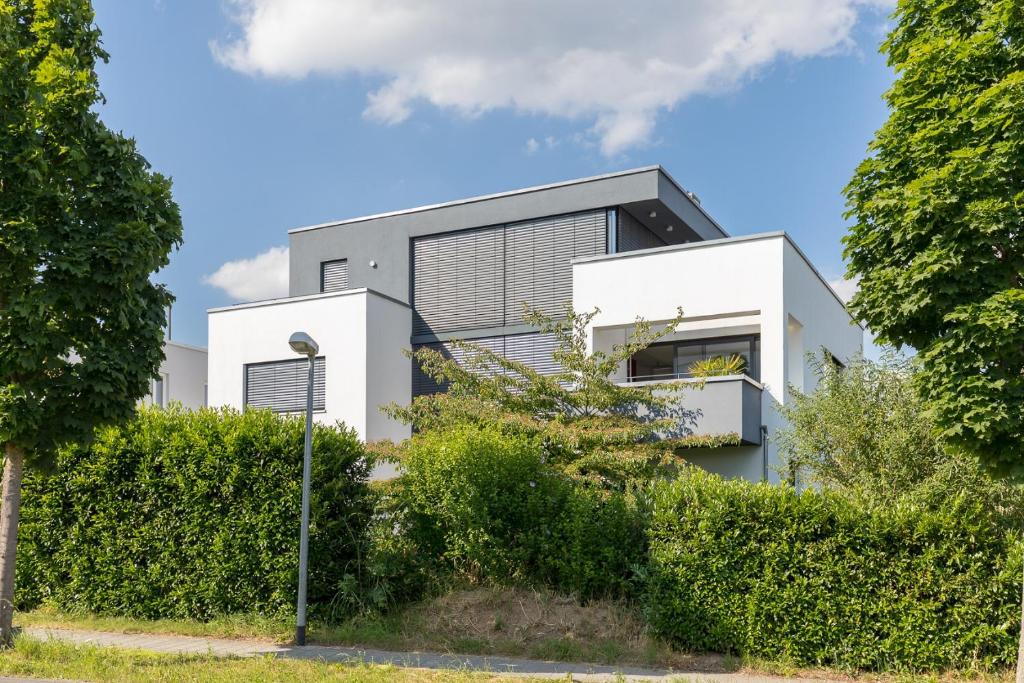 a house with a black and white facade at BodenSEE Apartment Überlingen "Bauhaus über der Stadt" in Überlingen