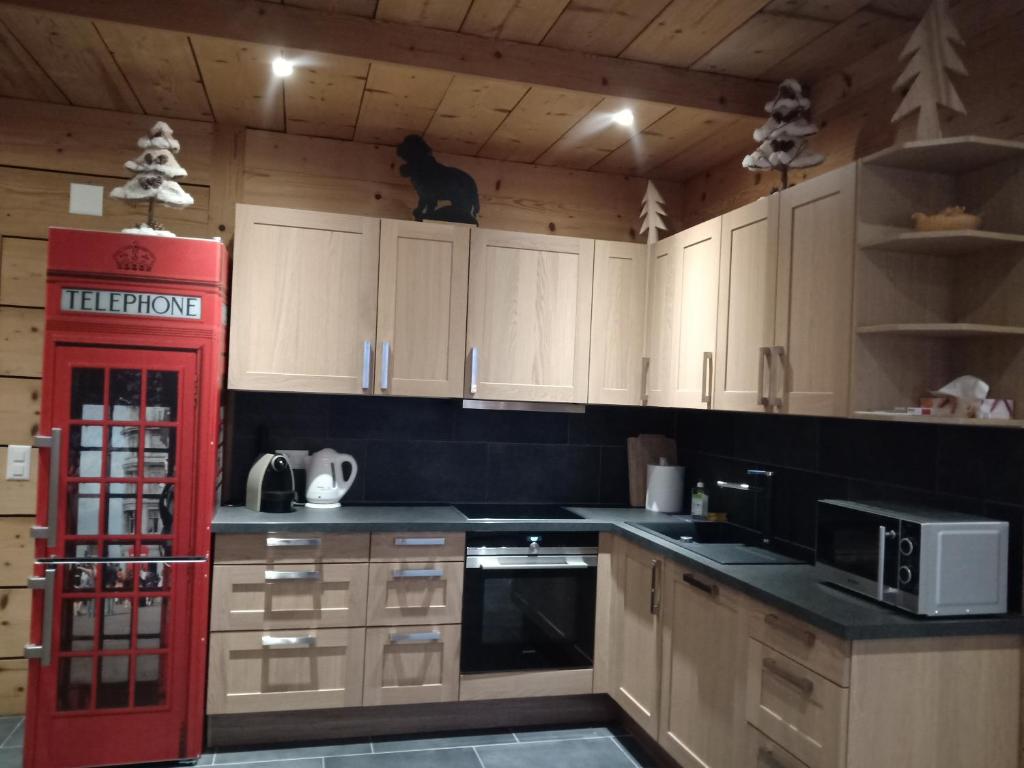 Kuchyň nebo kuchyňský kout v ubytování Hotel L'Etable