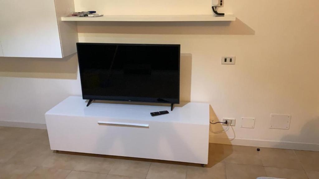 Telewizja i/lub zestaw kina domowego w obiekcie vicinissima ospedale Cisanello Casa Francesca