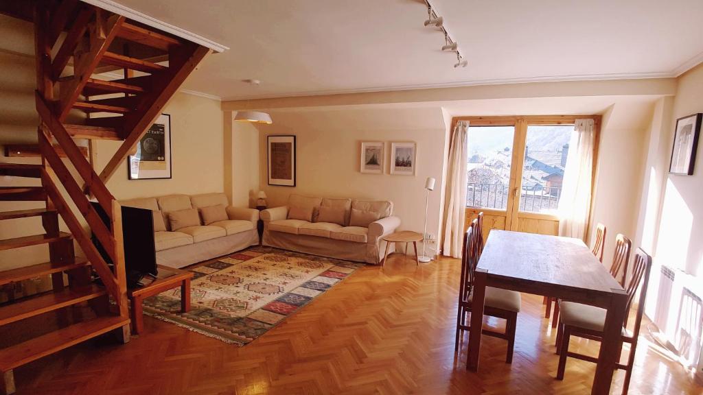 Atico duplex Urb La Viña en Biescas, Biescas – Updated 2022 ...