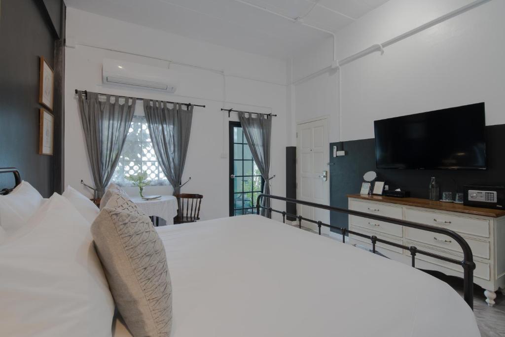 Blu Monkey Boutique Phuket Town - Resim 44