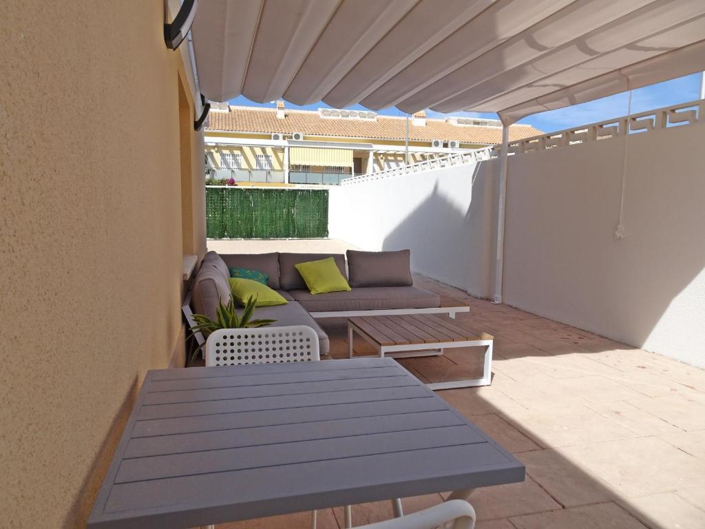 Balkón alebo terasa v ubytovaní SUNSET BEACH - Playa de Rabdells -OLIVA