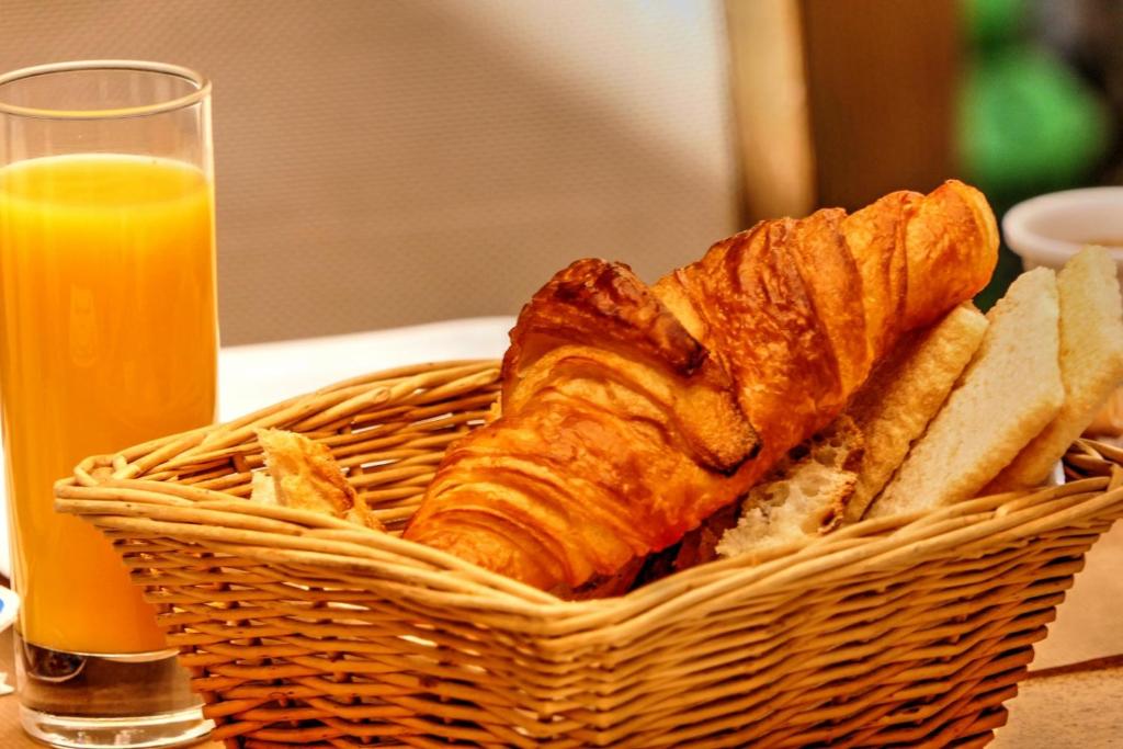 Hôtel Les Corps Saints - Resim 4