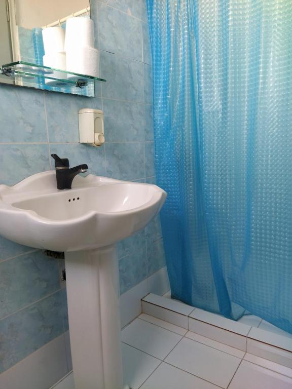 Koupelna v ubytování Delfini Hotel