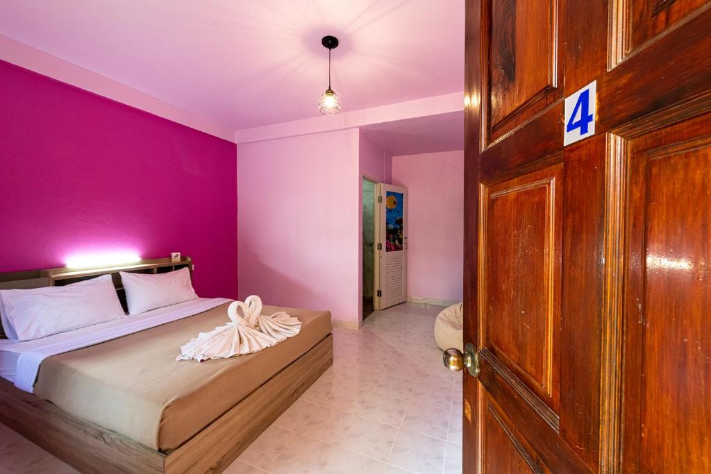 Postel nebo postele na pokoji v ubytování myPatong Social Hostel