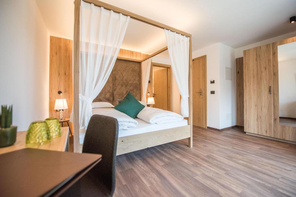 Postel nebo postele na pokoji v ubytování Vitaurina Royal Hotel
