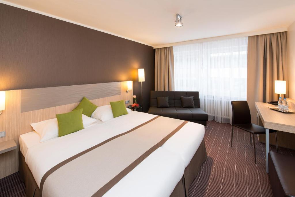 Postel nebo postele na pokoji v ubytování Hotel New Orly