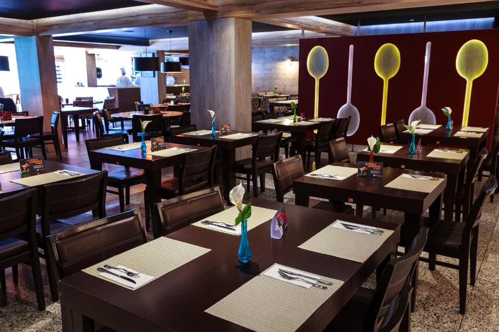  Ramada Hotel & Suites Lagoa Santa By Wyndham