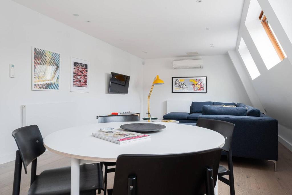 Hausd - Piccadilly Circus - Two-Bedroom Apartment