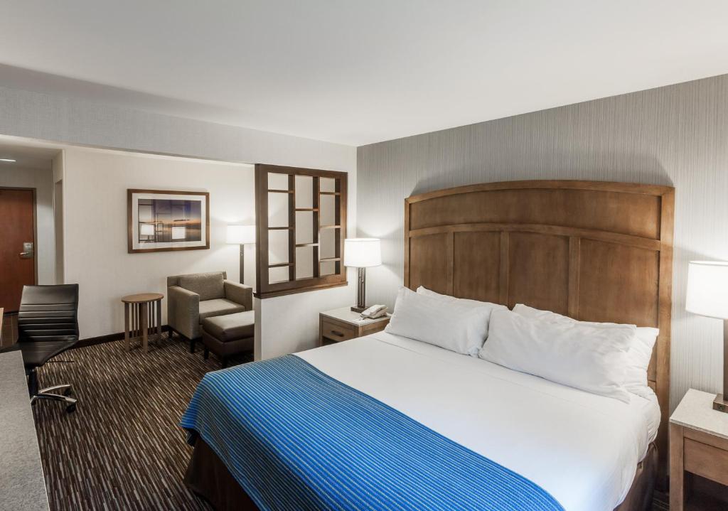 Holiday Inn Express & Suites Carpinteria by IHG - Standard King Room