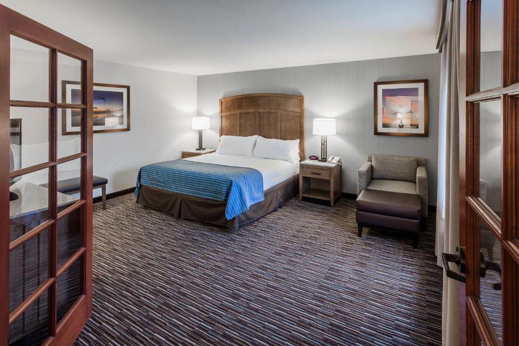 Holiday Inn Express & Suites Carpinteria by IHG - One-Bedroom Suite With Bunk Beds