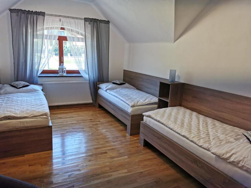 Postel nebo postele na pokoji v ubytování Zamoček