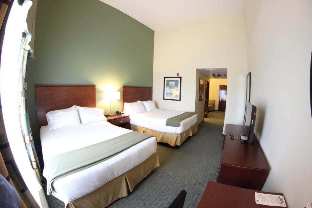 Posteľ alebo postele v izbe v ubytovaní Holiday Inn Express & Suites Cocoa, an IHG Hotel