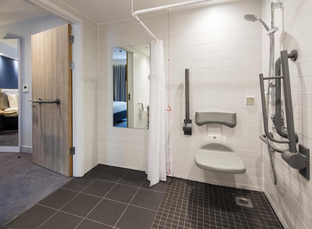 Holiday Inn Express Dublin City Centre, an IHG Hotel - Standard Double Room - Disability Access