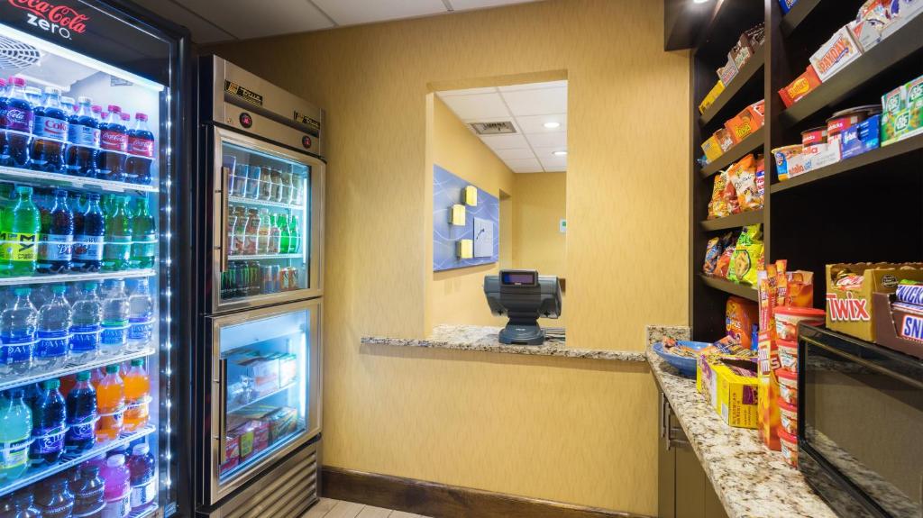 Holiday Inn Express Charleston-Civic Center by IHG photo
